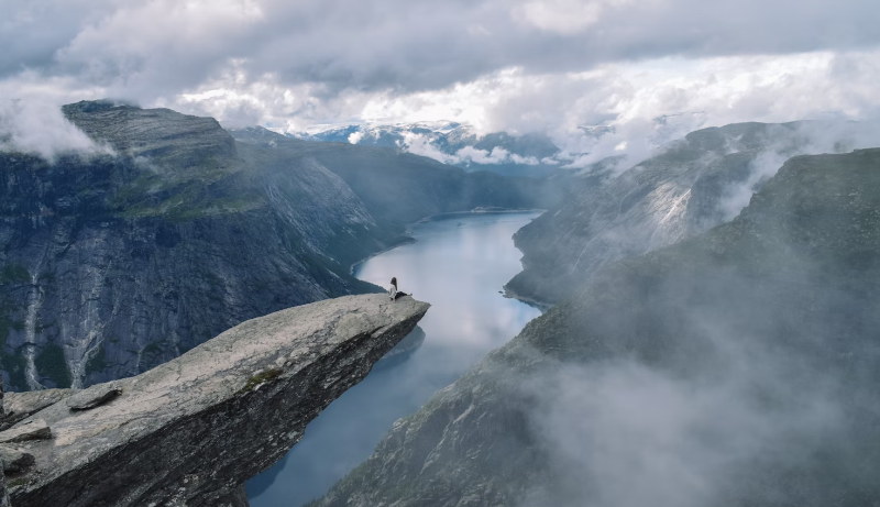 Norwegische Fjorde im Herbst